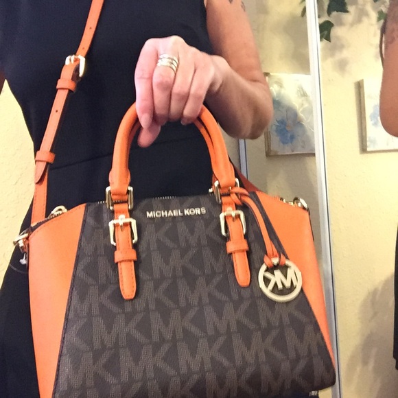 ๐ผ๐ฅNew Michael Kors Bag ๐ผ - Picture 3 of 8